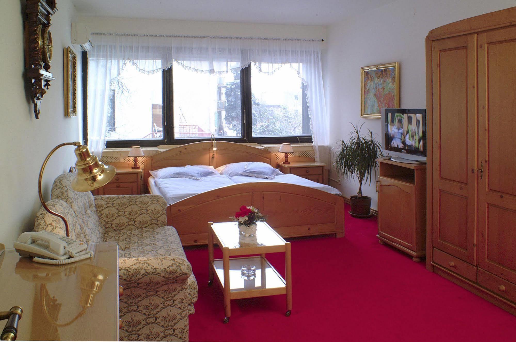 Panoramic Castle Suite With Free Private Parking Bratislava Exterior photo